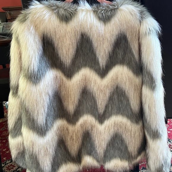 Dee Elly Faux Fur Jacket  - Large - NWOT - Picture 6 of 7